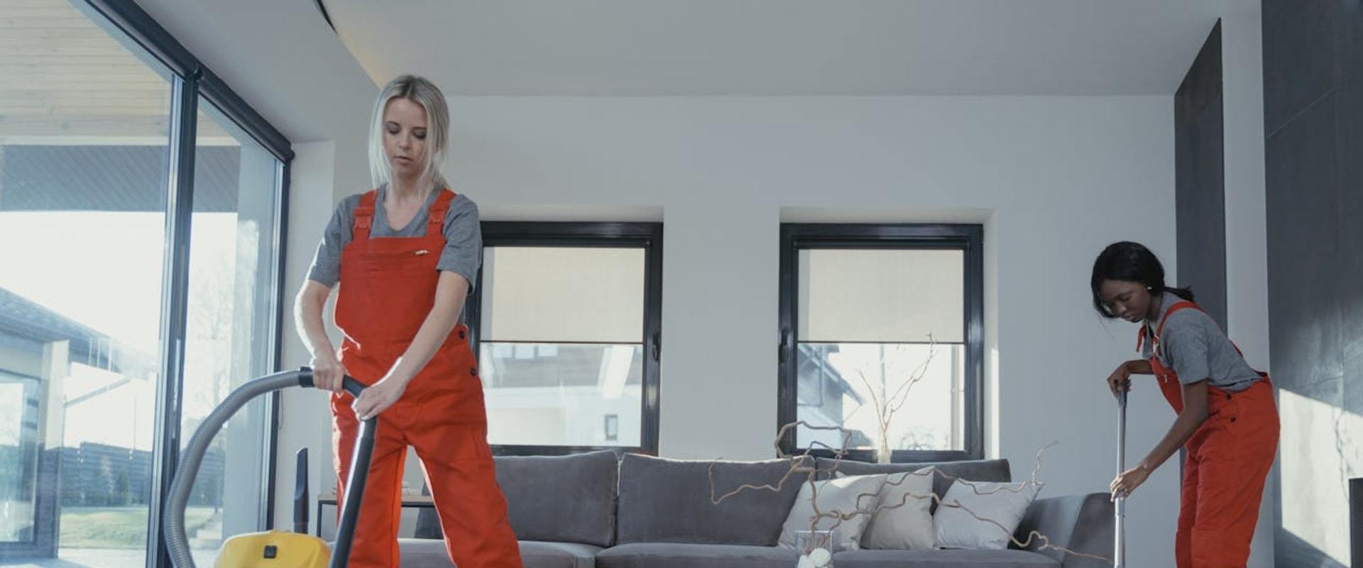 From Fine Glassware Care to Total Cleanliness: Choosing the Right Cleaning Agency in Toronto